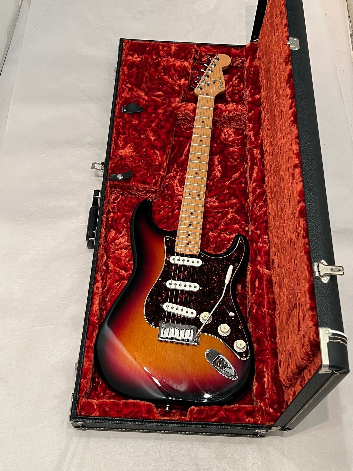 Fender Roadhouse Stratocaster with Maple Fretboard 1997 3-Color Sunburst Made in the USA - Image 14