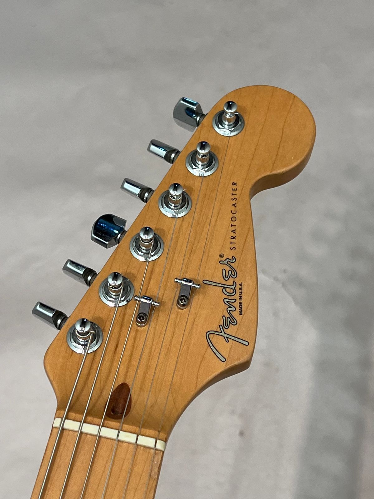 Fender Roadhouse Stratocaster with Maple Fretboard 1997 3-Color Sunburst Made in the USA - Image 6