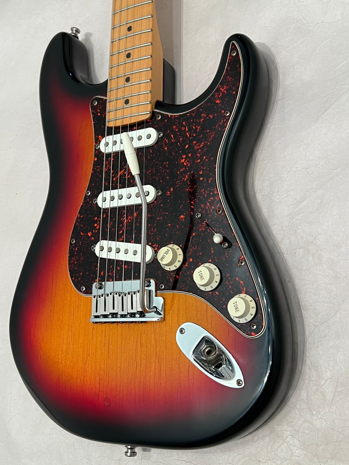 Fender Roadhouse Stratocaster with Maple Fretboard 1997 3-Color Sunburst Made in the USA - Image 10