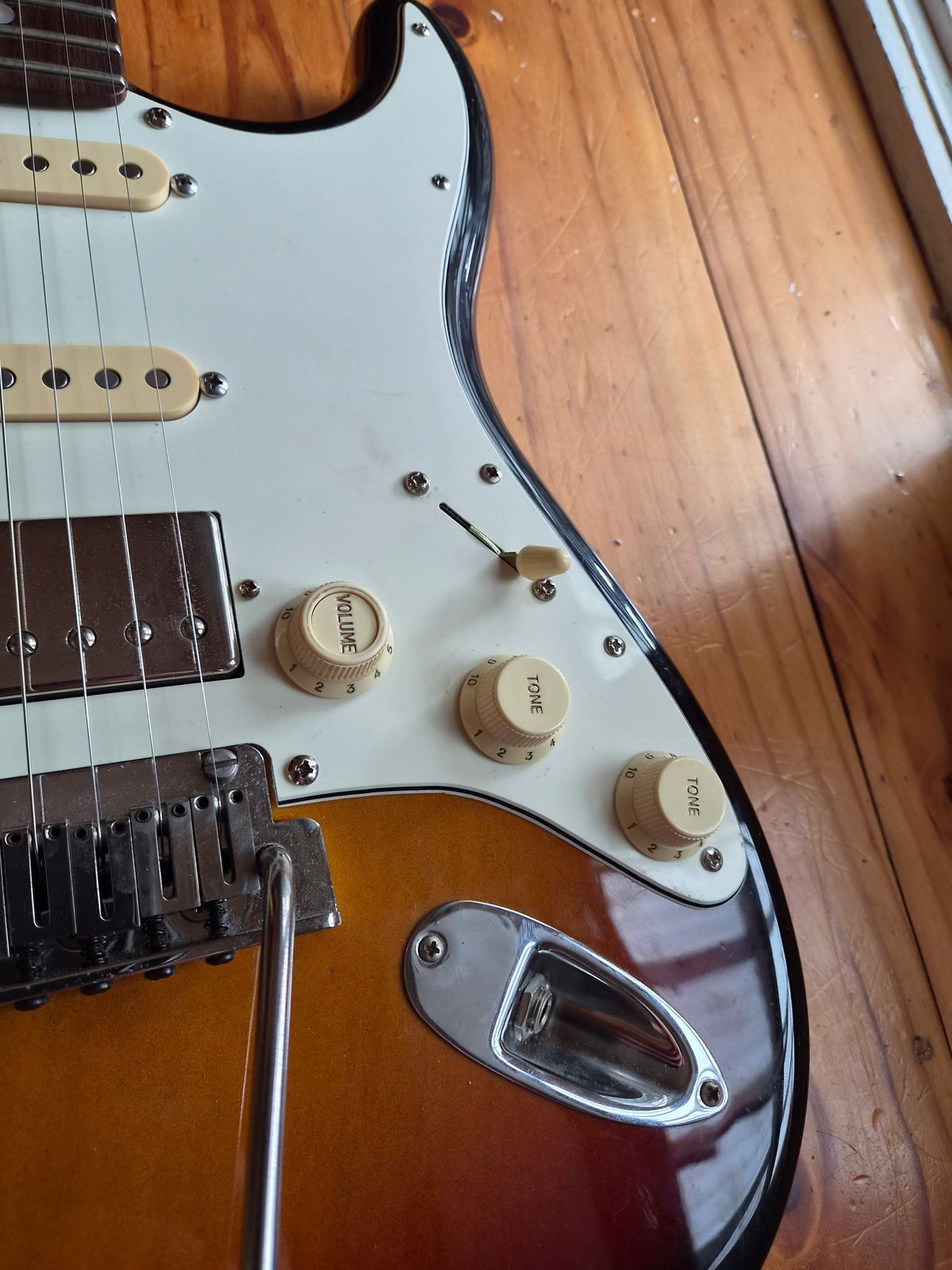 Fender Ultra stratocaster 2023 - Sunburst - Image 4