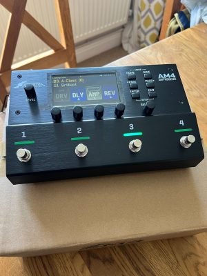 Fractal Audio AM4 - Compact Amp Modeler & Multi-FX w/ Original box & paperwork