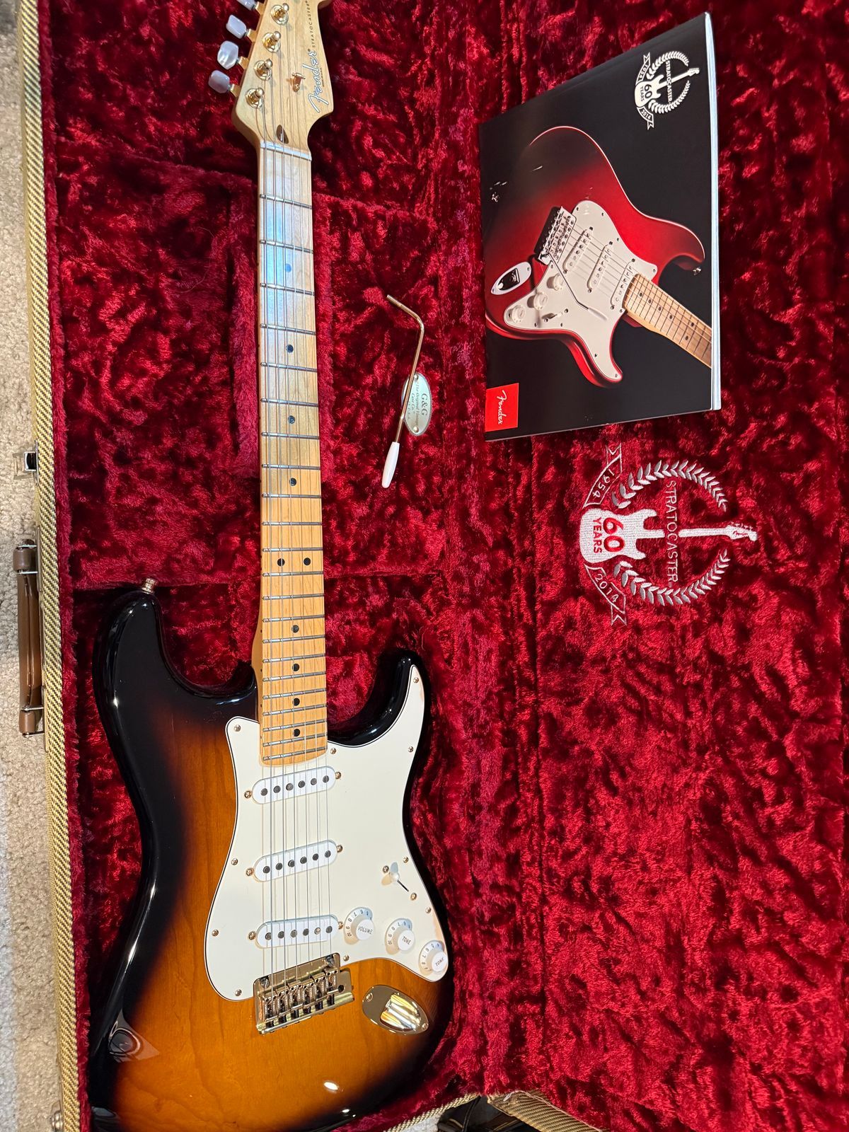 Fender 60th Anniversary Commemorative American Standard Stratocaster with Gold Hardware, Maple Fretboard 2014 - 2-Color Sunburst - Image 2