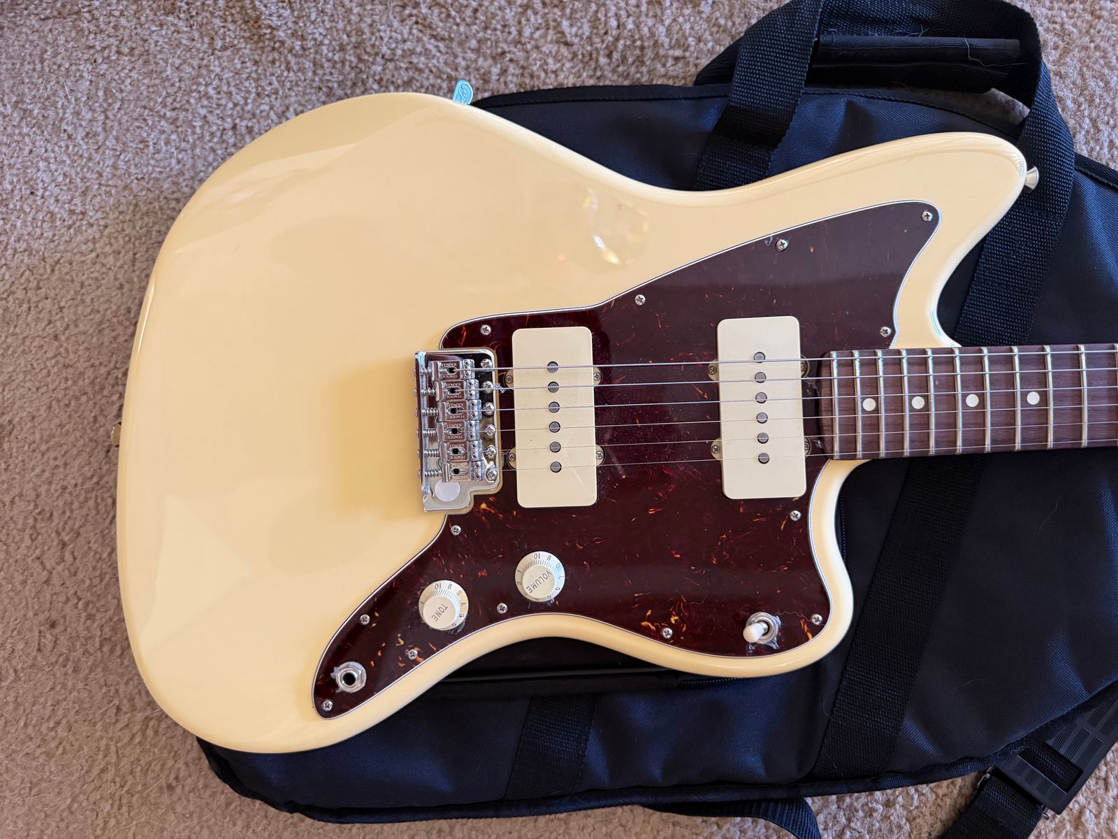 Fender Jazzmaster 2025 - White- Like new - Image 2