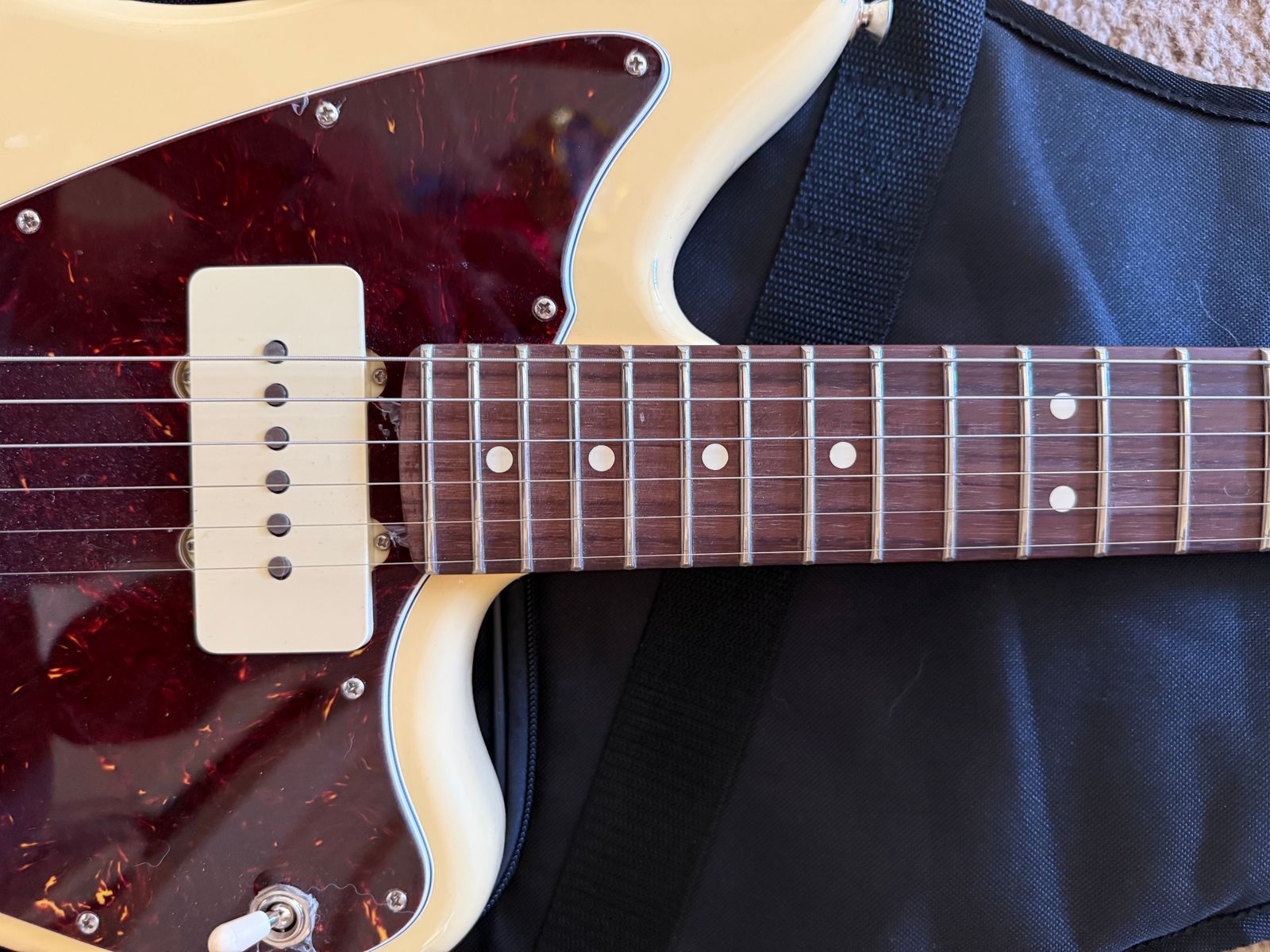 Fender Jazzmaster 2025 - White- Like new - Image 3