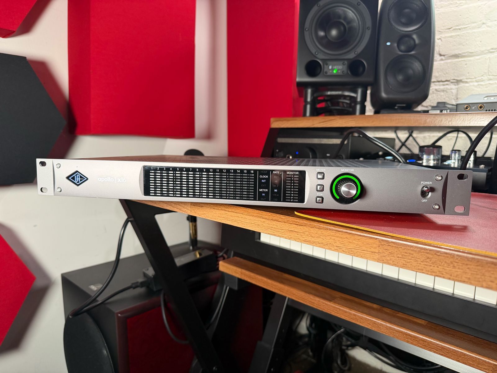 Universal Audio Apollo x16 Thunderbolt 3 Audio Interface 2018 - Present - Black