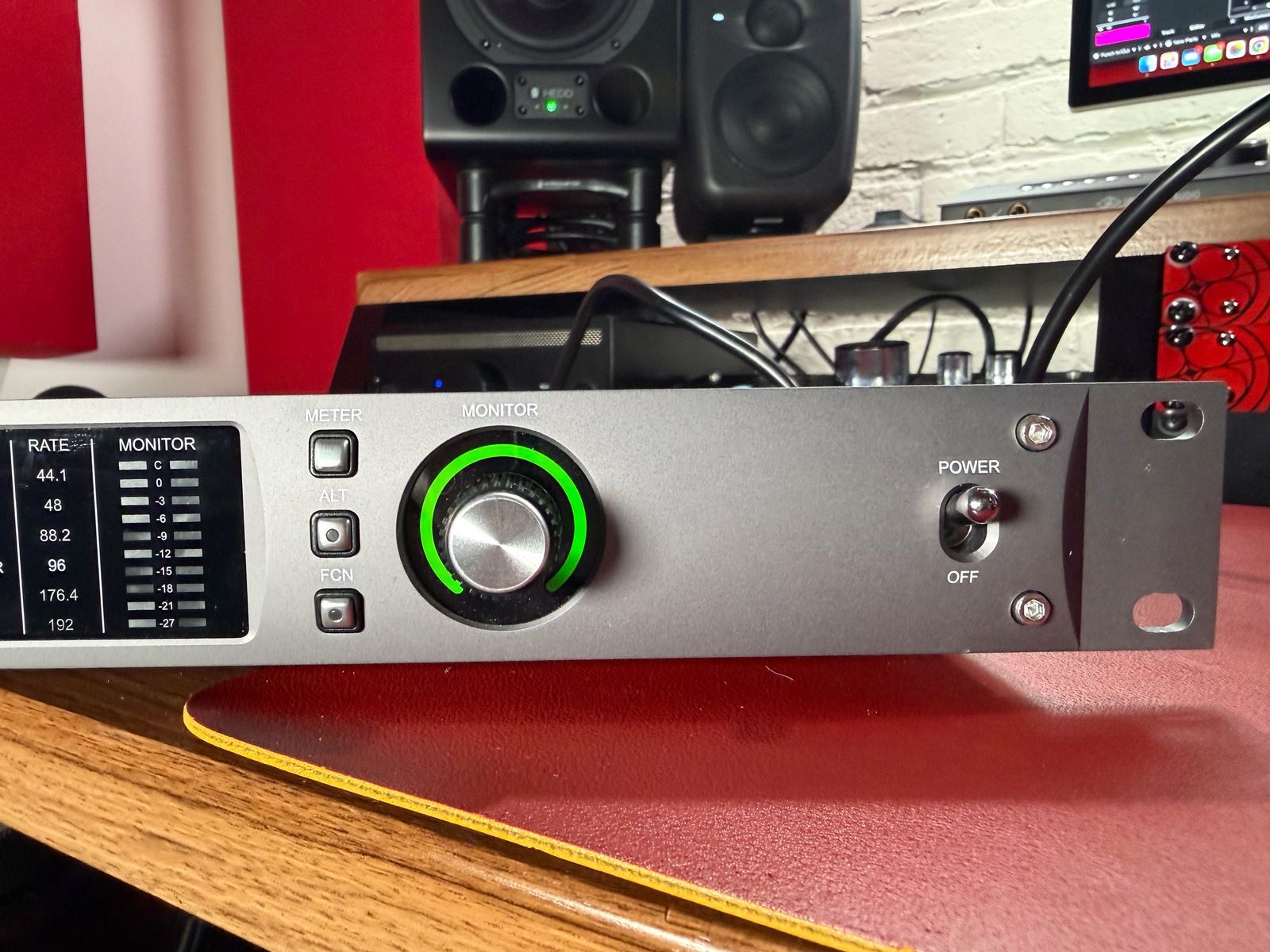 Universal Audio Apollo x16 Thunderbolt 3 Audio Interface 2018 - Present - Black - Image 11
