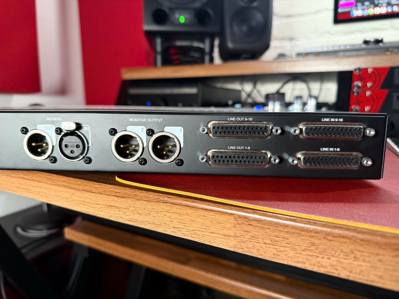 Universal Audio Apollo x16 Thunderbolt 3 Audio Interface 2018 - Present - Black - Image 5
