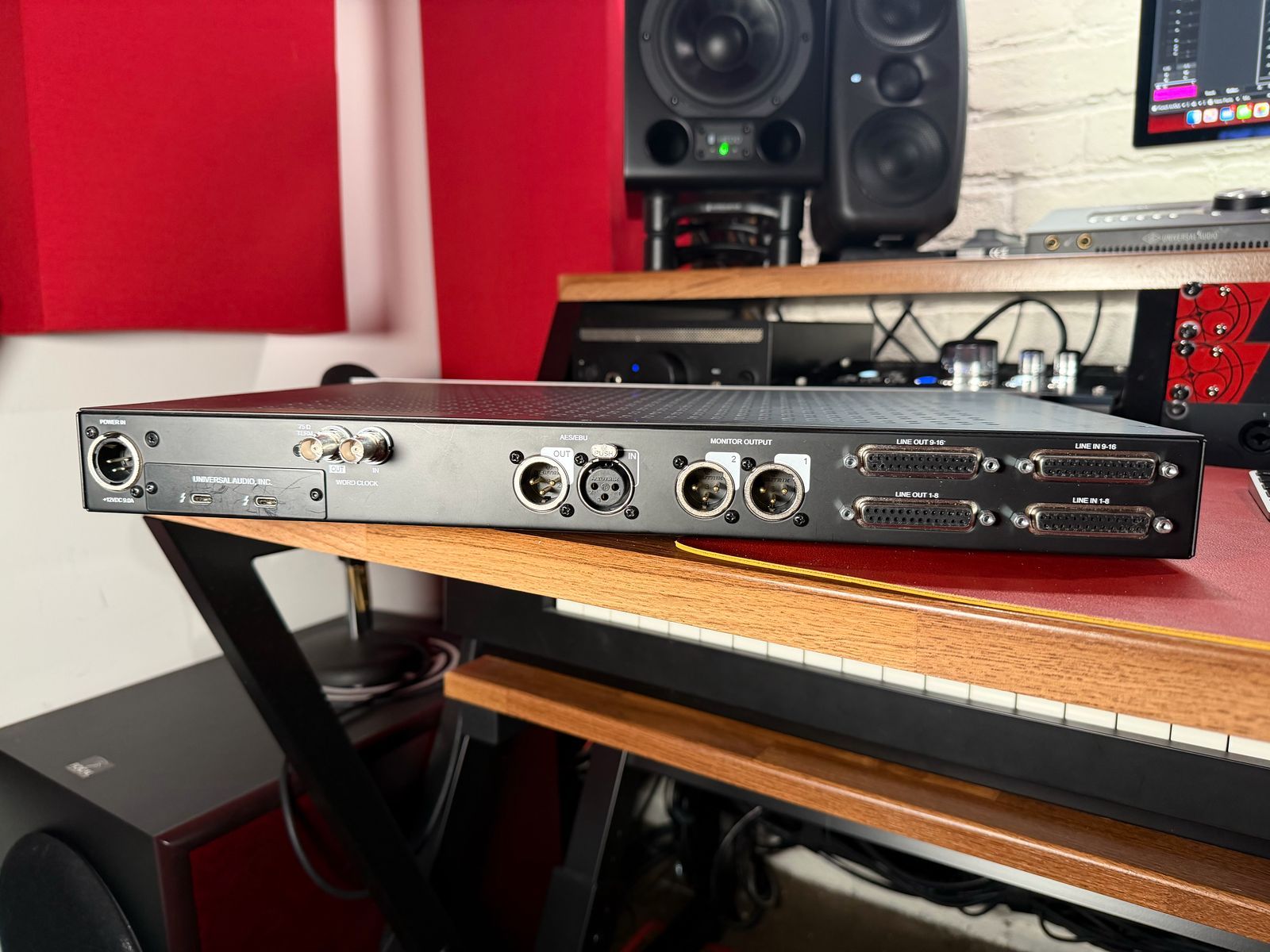 Universal Audio Apollo x16 Thunderbolt 3 Audio Interface 2018 - Present - Black - Image 6