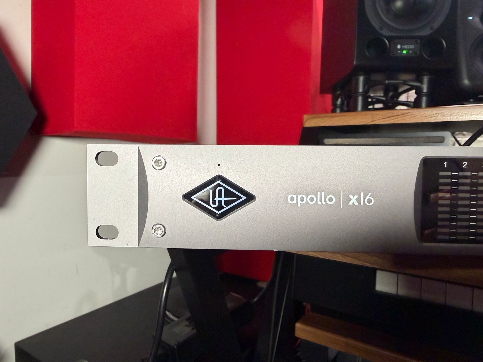 Universal Audio Apollo x16 Thunderbolt 3 Audio Interface 2018 - Present - Black - Image 9