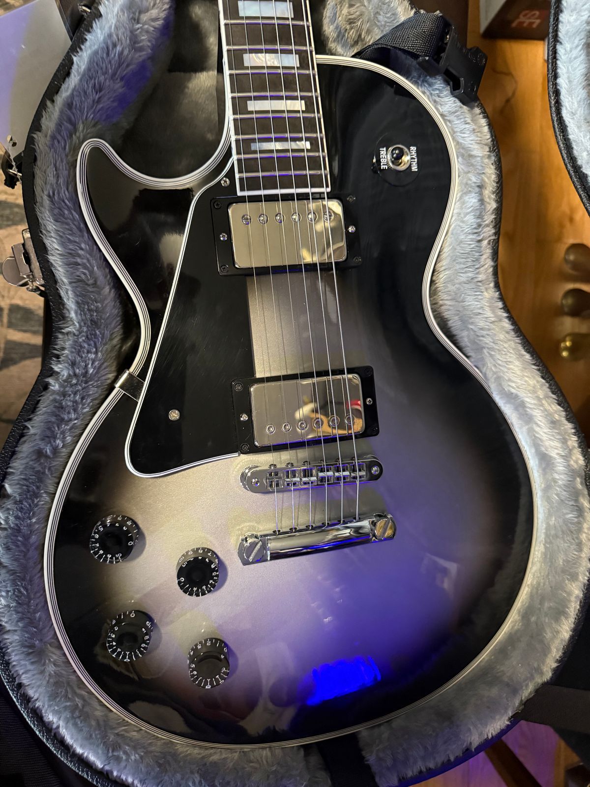 Gibson Les Paul Custom 2019 - Present - Silverburst - Left Handed - Image 2