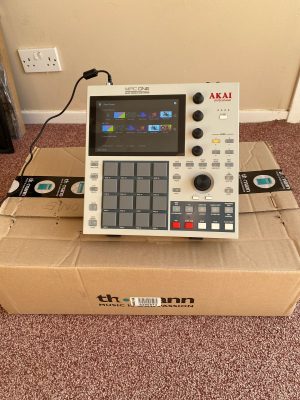 Akai MPC One Standalone MIDI Sequencer Retro Edition 2021 - Present - Grey